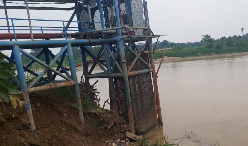 Salah satu pompa intake (asupan) milik Perumda Tirta Indra di Sungai Indragiri, Jumat (25/7/2025).