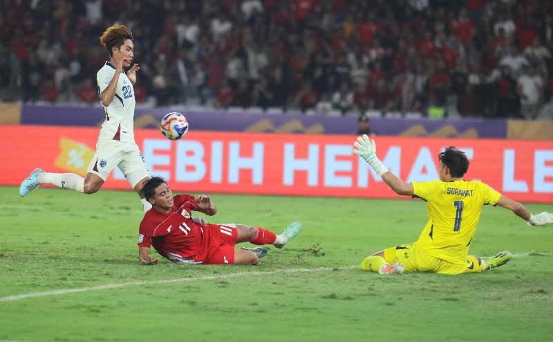 Timnas Indonesia U-23 vs Timnas U-23 Thailand dalam pertandingan semifinal Piala AFF U-23 2025 di SUGBK, Senayan, Jakarta, Jumat (25/7/2025). Garuda Muda lolos ke final menang 7-6 lewat adu penalti.