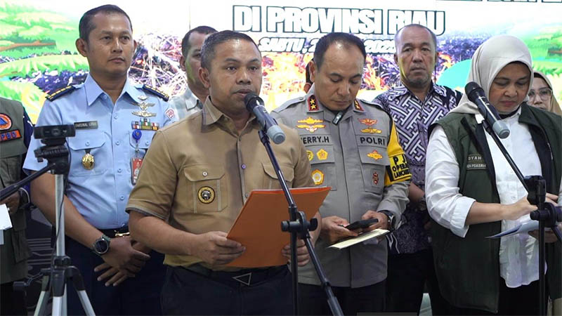 Gubri Abdul Wahid saat menyampaikan keterangan pers di Mapolda Riau, Sabtu (26/7/2025).