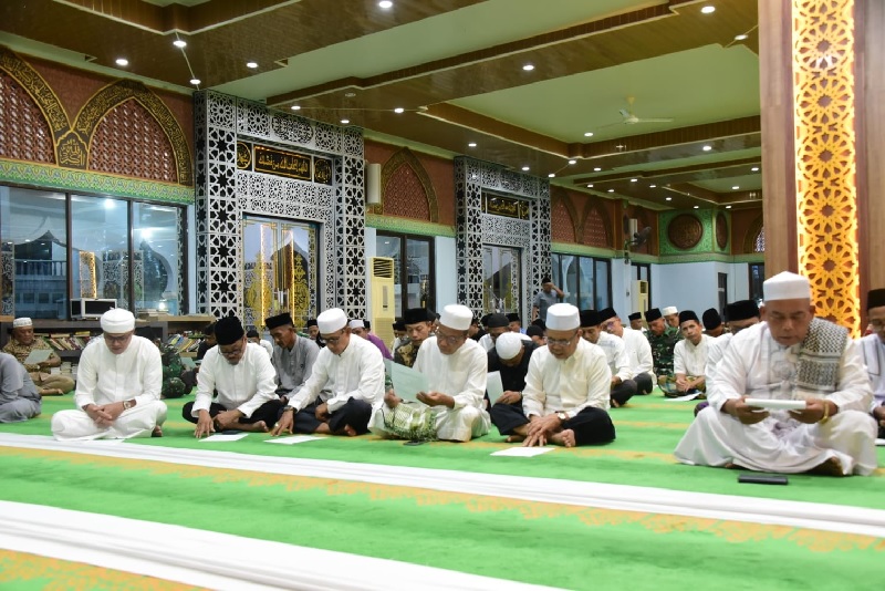 Ratusan jamaah mengikuti istighosah, zikir dan doa bersama MUI Bengkalis di Masjid Agung Istiqamah Bengkalis, Sabtu (26/7/2025) malam.