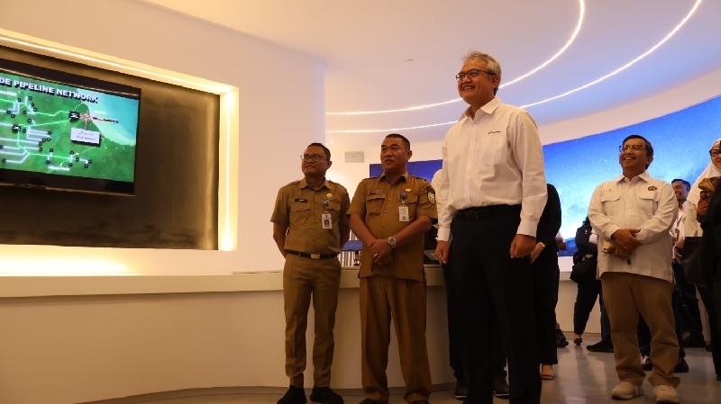 Dirut PHR Ruby Mulyawan bersama sejumlah stakeholder melihat tampilan baru Journey Room yang lebih segar dan interaktif pasca dilakukan renovasi  menyeluruh, Senin (28/7/2025).