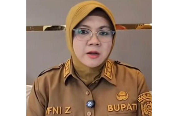 Bupati Siak Dr Afni Z
