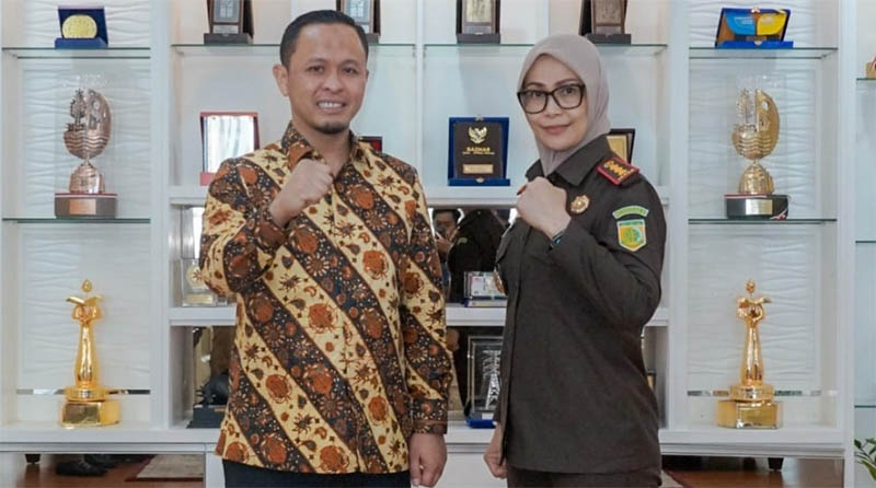 Wali Kota Agung Nugroho saat menerima kunjungan Kepala Kejaksaan Negeri (Kajari) Pekanbaru, Silpia Rosalina SH MH di Komplek Perkantoran Pemerintah, Tenayan Raya, Selasa (29/7).