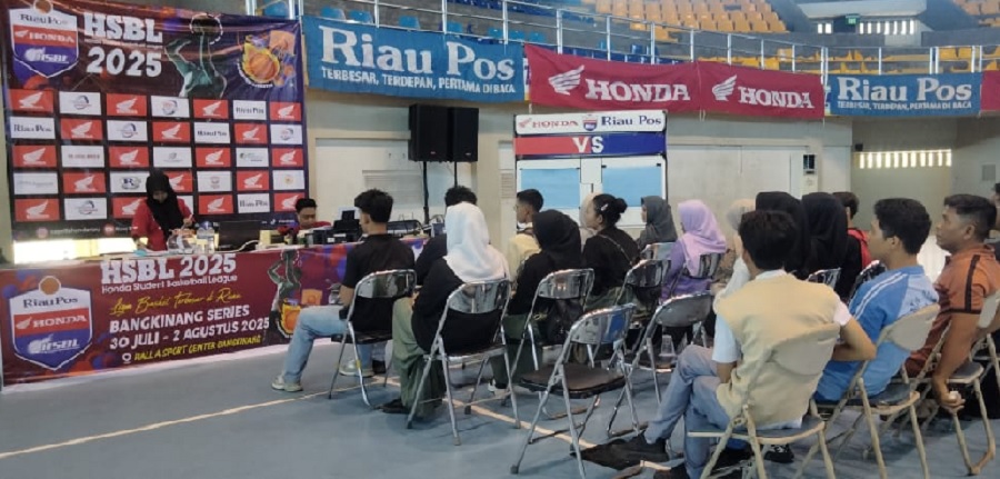 Peserta Riau Pos Honda Student Basketball League (HSBL) 2025 Series IV Bangkinang mengikuti technical meeting di Sport Center Bangkinang, Selasa (29/7/2025).