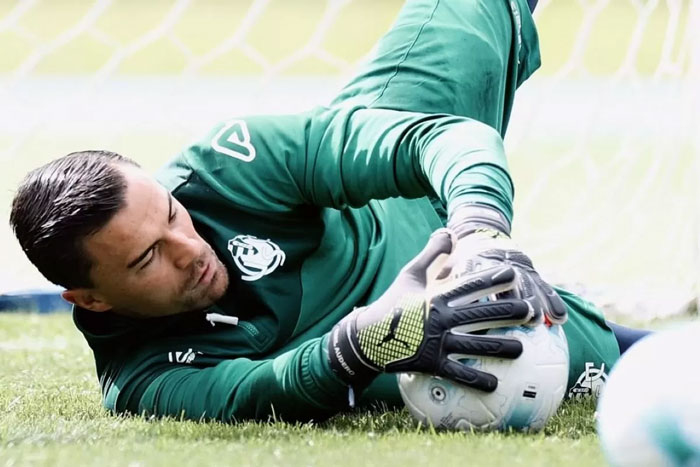 Kiper Timnas Indonesia Emil Audero resmi berseragam Cremonese musim depan.