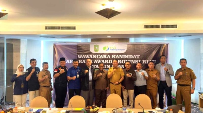 Wakil Bupati Pelalawan Husni Tamrin menghadiri sesi wawancara kandidat Paritrana Awards Tingkat Provinsi Riau Tahun 2025 yang diselenggarakan oleh BPJS Ketenagakerjaan di Hotel Pangeran, Pekanbaru.