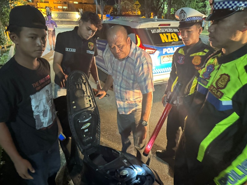 Tim Raga Polres Inhil melakukan pemeriksaan terhadap kendaraan dalam mengantisipasi gangguan kamtibmas, Rabu (30/7/2025) malam.