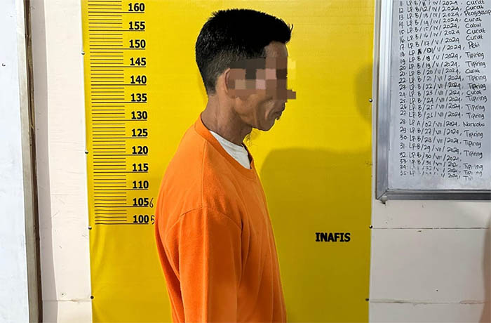 Tersangka MW, pelaku tindak kekerasan terhadap istrinya, berhasil diamankan Kamis (31/7/2025) oleh Polsek Kuantan Mudik di Kecamatan Gunung Toar.