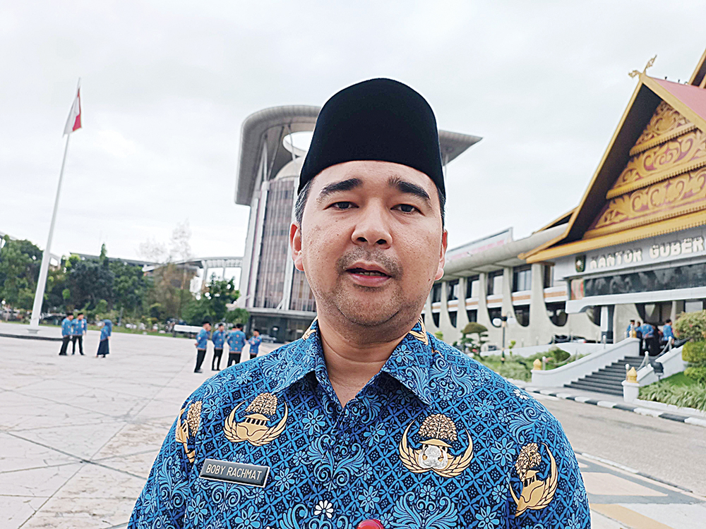 Kepala Disnakertrans Riau Boby Rachmat mengatakan, agar pelayanan pengaduan terkait ketenagakerjaan dan surat menyurat lainnya tetap bisa berjalan.