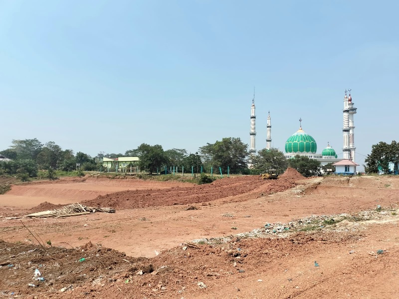 Kondisi Lahan yang telah dihibahkan Pemkab Rohul untuk rencana pembangunan SMAN Tahfidz di Komplek Islamic Center Pasirpengaraian yang sedang di lakukan land clearing, baru-baru ini.