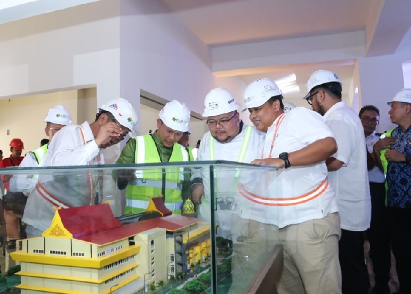 Wali Kota Pekanbaru, Agung Nugroho saat meninjau langsung progres pembangunan Pasar Bawah dalam kegiatan Exhibition Showing Pasar Wisata Pasar Bawah.