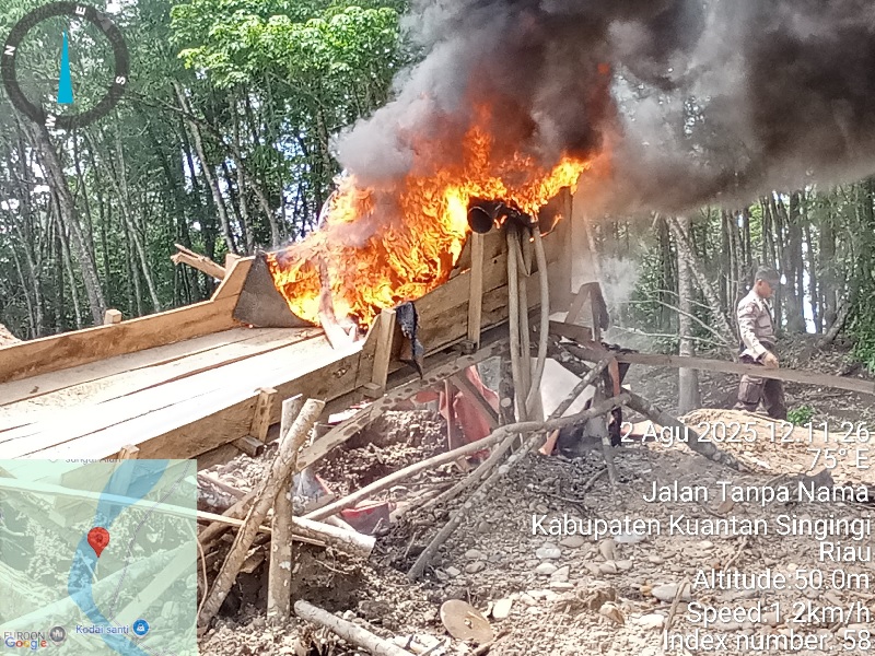 Tim gabungan melakukan aksi penertiban PETI di wilayah Kuantan Mudik, Singingi Hilir dan Inuman, Sabtu (2/8/2025).