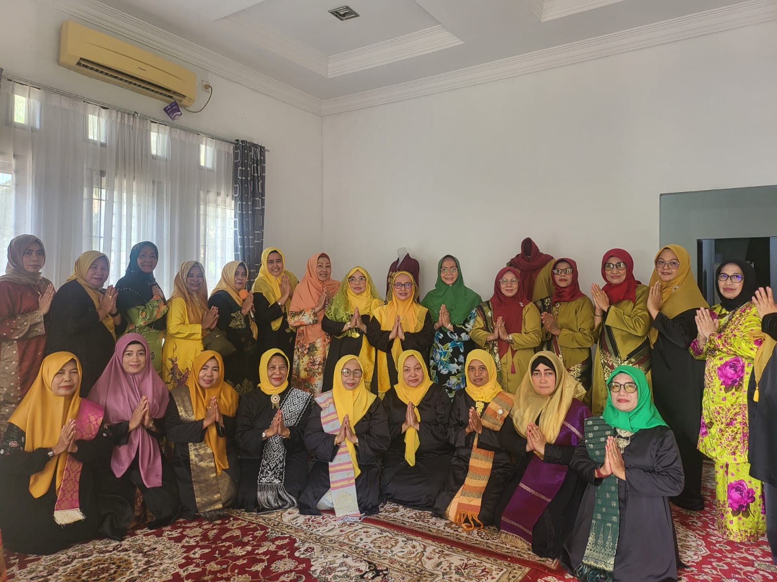Komunitas PPMP dan PR LAMR foto bersama mengenakan pakaian melayu Kebaya Labuh Kekek pada kegiatan rutin bulanan yang digelar akhir Juli 2025.