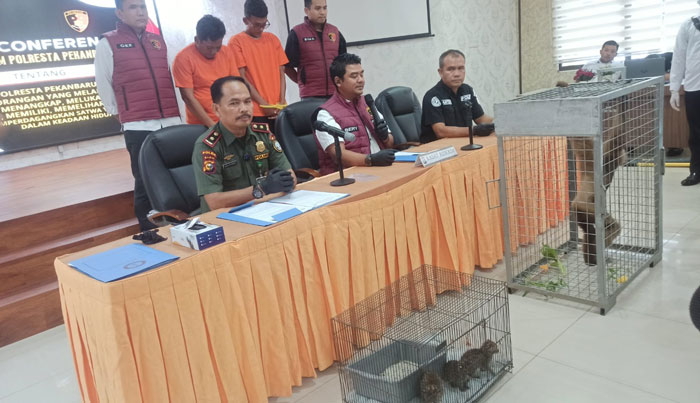 Kasat Reskrim Polresta&nbsp;Pekanbaru, Kompol Bery Juana Putra saat melakukan ekspos penangkapan penjualan Satwa dilindungi di Polresta Pekanbaru, Senin (4/8/2025).