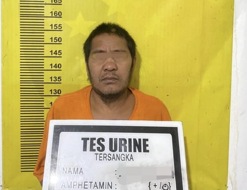 Pelaku berinisial EN saat diamankan Polsek Batang Gansal.