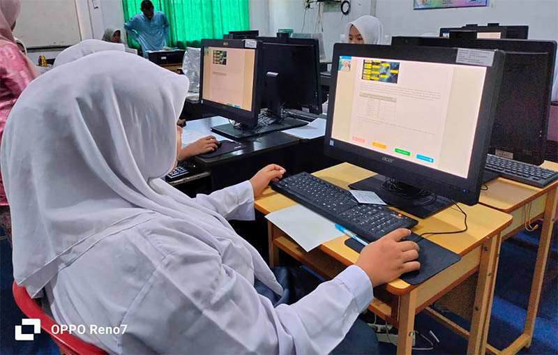 Siswa SMAN 1 Reteh melaksanakan Asesmen Nasional Berbasis Komputer, Rabu (6/8/2025)