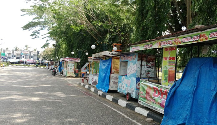 Pedagang Kaki Lima (PKL) eks Taman Jalur, pindah ke ruas jalan Limuno Teluk Kuantan, Kuansing, Rabu (6/8/2025).
