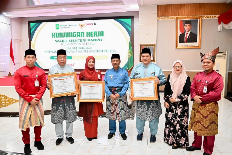 Pemkab Bengkalis menerima tiga penghargaan di ajang PEKPPP 2024 yang diselenggarakan oleh PAN-RB RI di Gedung Pauh Janggi, Kompleks Gubernuran Riau, Pekanbaru pada, Kamis (7/8/2025).