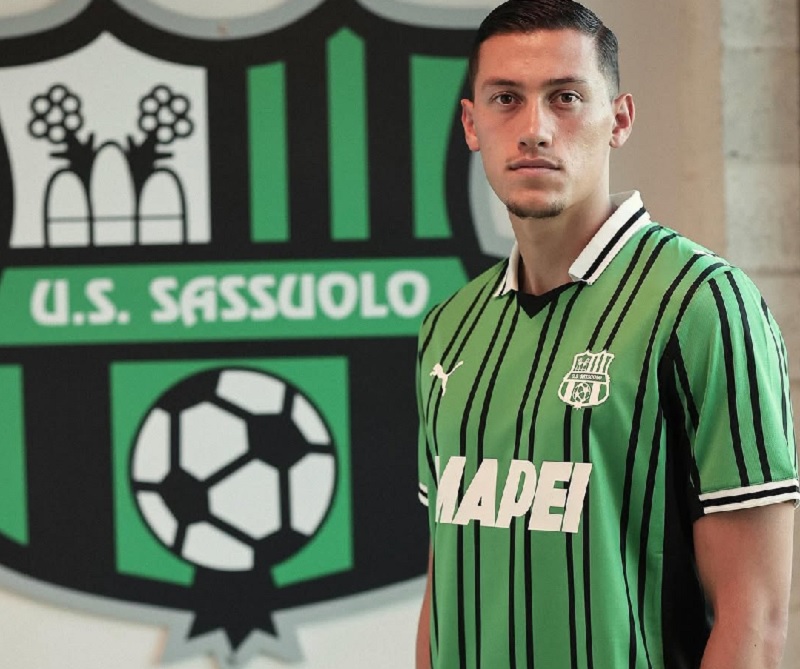 Kapten Timnas Indonesia Jay Idzez akhirnya berlabuh ke tim promosi Serie A Italia, Sassuolo.