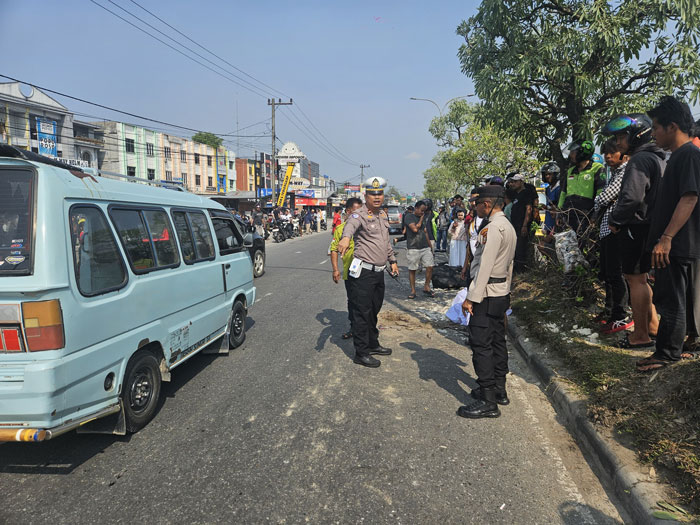 Kecelakaan di Jalan HR Soebrantas Panam, Ahad  (10/8/2025) mengakibatkan satu orang meninggal dunia.