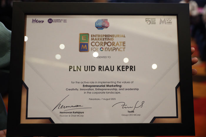 PT PLN (Persero) melalui Unit Induk Distribusi (UID) Riau dan Kepulauan Riau turut ambil bagian dalam perhelatan Indonesia Marketing Festival (IMF) 2025 yang digelar di The Premiere Hotel, Pekanbaru.