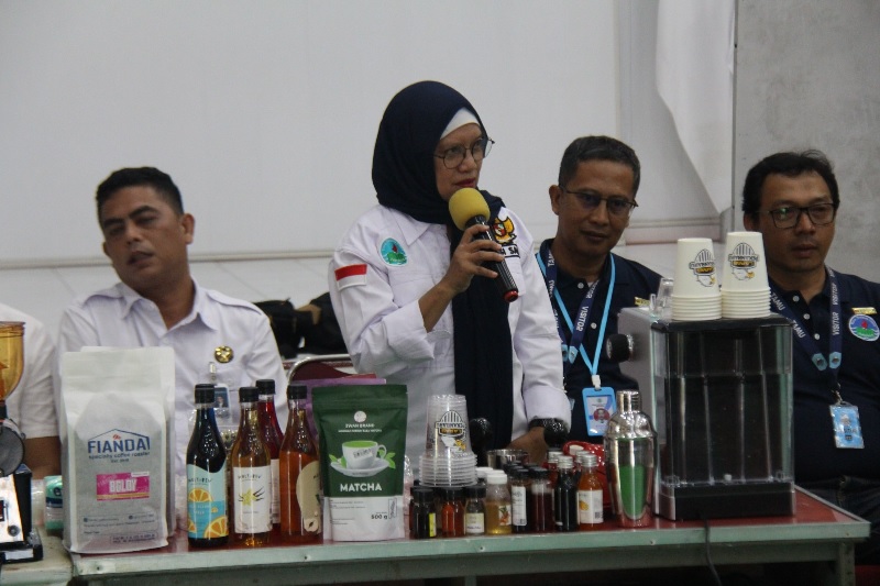 Instruktur barista dihadirkan Lapas Kelas IIA Pekanbaru untuk melatih napi keahlian meracik kopi, Rabu (13/8/2025).