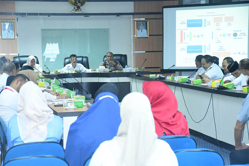 Staf Ahli Bupati Bengkalis Johansyah Syafri memimpin rapat persiapan peringatan HUT ke-80 RI di ruang Rapat Hang Tuah, Kantor Bupati Bengkalis, Rabu (13/8/2025).