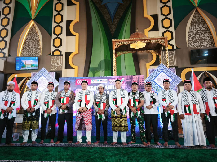 Wako Pekanbaru Agung Nugroho, Wawako Pekanbaru Markarius Anwar, Plh Sekdako Pekanbaru Zulhelmi Arifin dan jajaran bersama Ustadz Anugrah Cahyadi atau Ustadz Ucay dalam Penggalangan Donasi Merah Putih