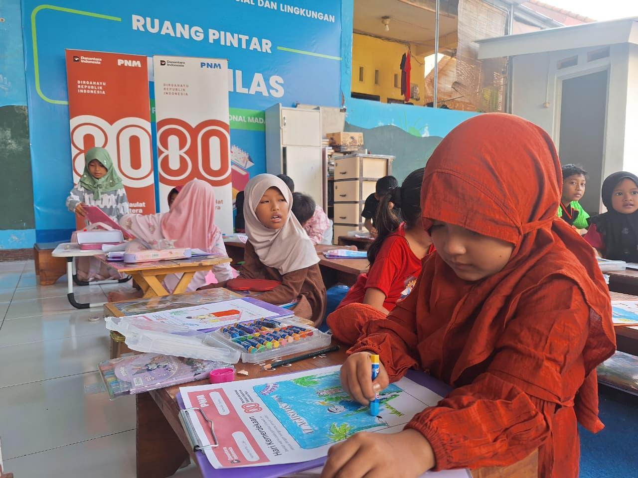 PT PNM menggelar lomba mewarnai yang diikuti anak-anak nasabah PNM Mekaar di wilayah 3T (Terdepan, Terpencil, Tertinggal) beberapa waktu lalu.