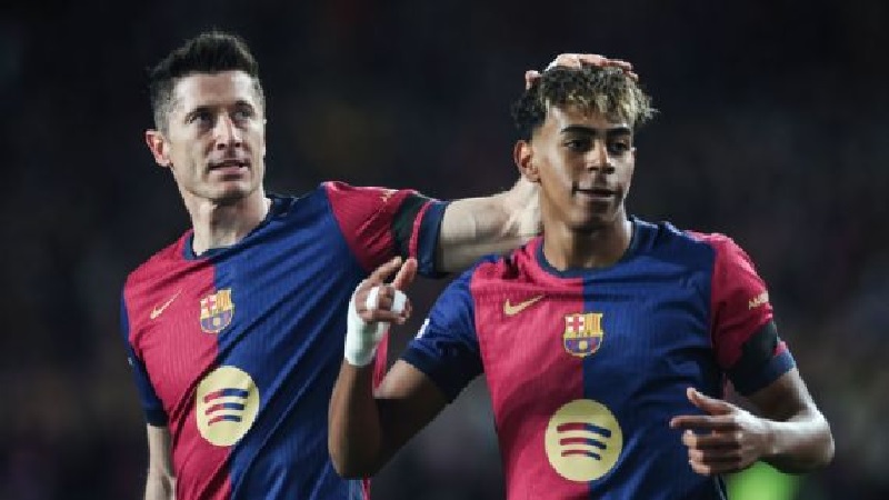 Mesin gol Barcelona Robert Lewandowski telah mendorong rekan setimnya yang masih muda Lamine Yamal untuk menjadi kuat secara mental.