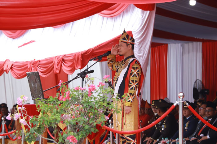 Wako Pekanbaru Agung Nugroho menjadi inspektur upacara pada Upacara peringatan detik-detik Proklamasi Kemerdekaan RI ke-80 di Perkantoran Walikota Pekanbaru di Tenayan Raya, Ahad (17/8/2025).