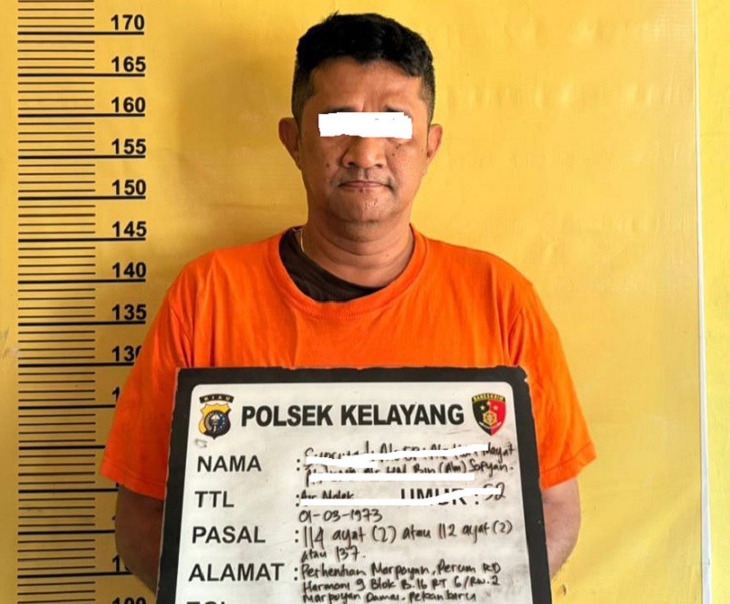 Tersangka Heri Mayat saat diamankan Polsek Kelayang, Ahad (17/8/2025).
