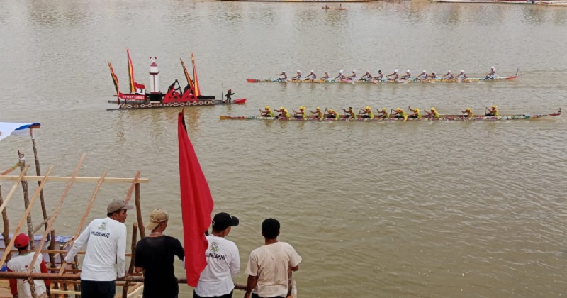 Pacu Jalur Mini hari terakhir, Senin (18/8/2025) di Tepian Narosa Teluk Kuantan.