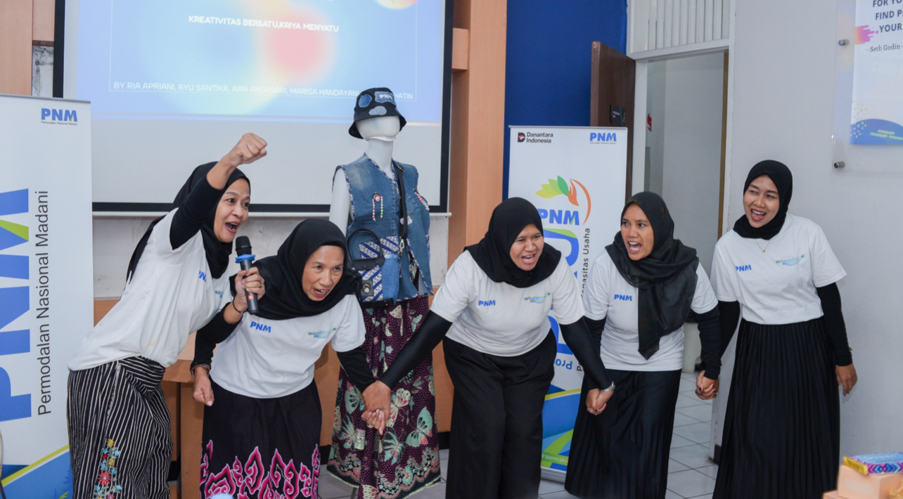 Peserta program Mekaarpreneur mengikuti inkubasi dalam peningkatan kapasitas pengusaha ultra mikro di bidang kriya dan kuliner.