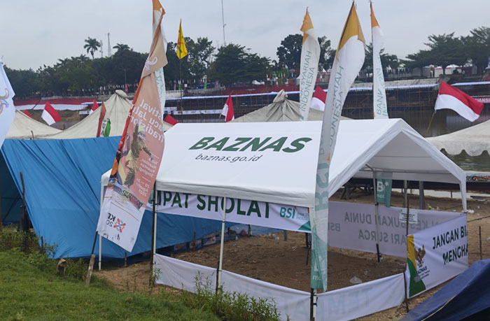 Baznas Kuansing menyediakan dua tenda untuk salat di pancang finis  arena pacu jalur Tepian Narosa Teluk Kuantan.