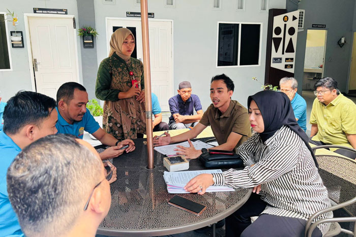 Proses eksekusi terhadap terpidana perkara korupsi anggaran Diskominfotiksan Kota Pekanbaru oleh Jaksa Kejari Pekanbaru pada Rabu (20/8/2025).