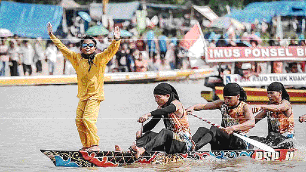 Para peserta saat mengikuti Pacu Jalur di Telukkuantan, beberapa waktu lalu.
