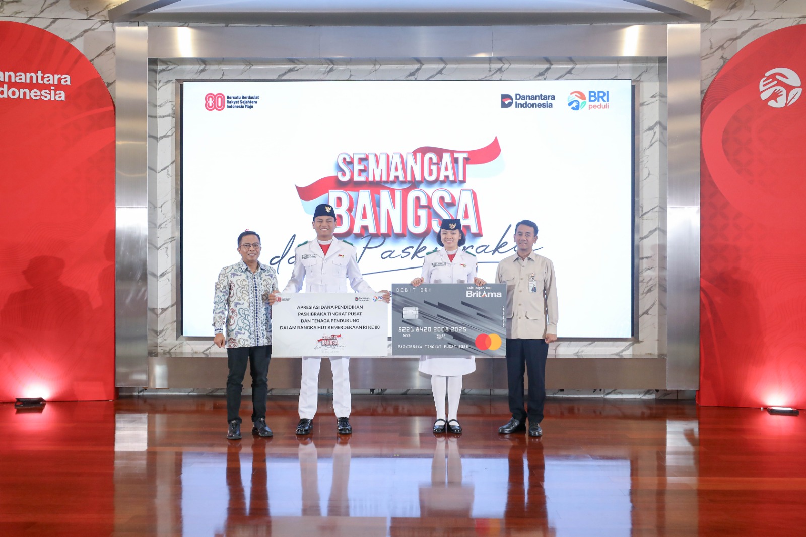 BRI melalui program BRI Peduli menyerahkan apresiasi dana pendidikan kepada Paskibraka Nasional dan tenaga pendukung dalam rangka HUT ke-80 RI