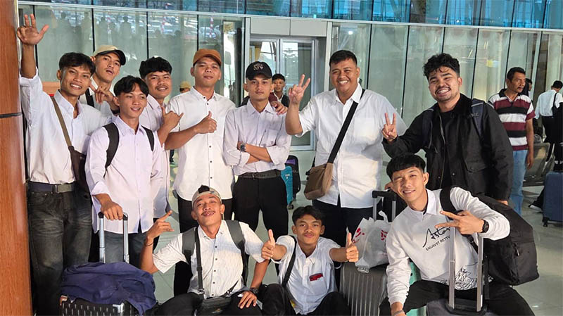Para pemuda Riau yang diberangkatkan PHR untuk dididik menjadi ahli di industri migas di pusat pelatihan Indonesia Drilling Training Center (IDTC) Indramayu, Jawa Barat.