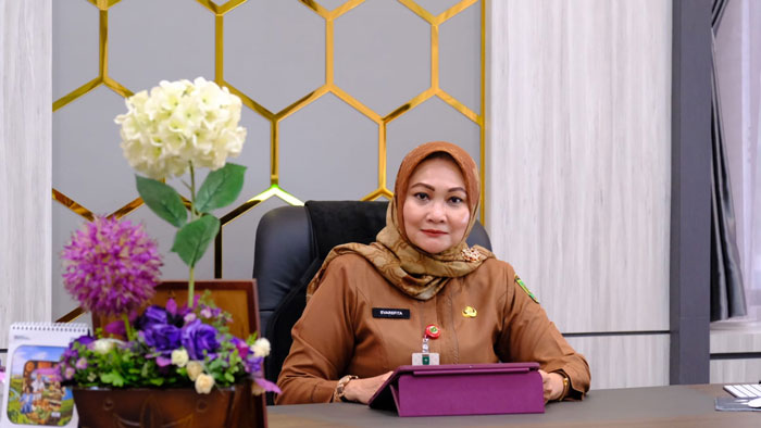Kepala Bapenda Riau Evarevita