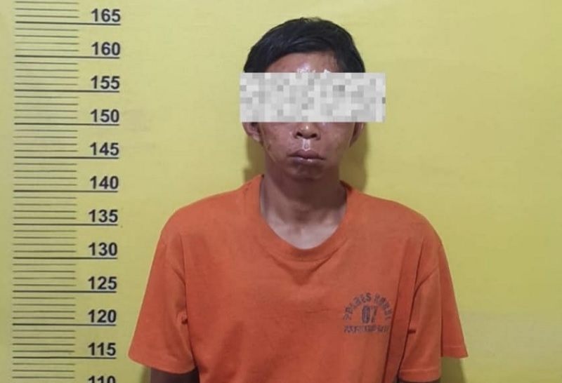 Tersangka curanmor di Desa Ngaso berinisial RA (27) asal Sumut ditahan di Mapolsek Ujung Batu, Senin (25/8/2025).