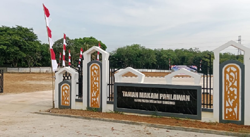 Taman Makam Pahlawan Kuansing di Kelurahan Sungai Jering Kecamatan Kuantan Tengah.