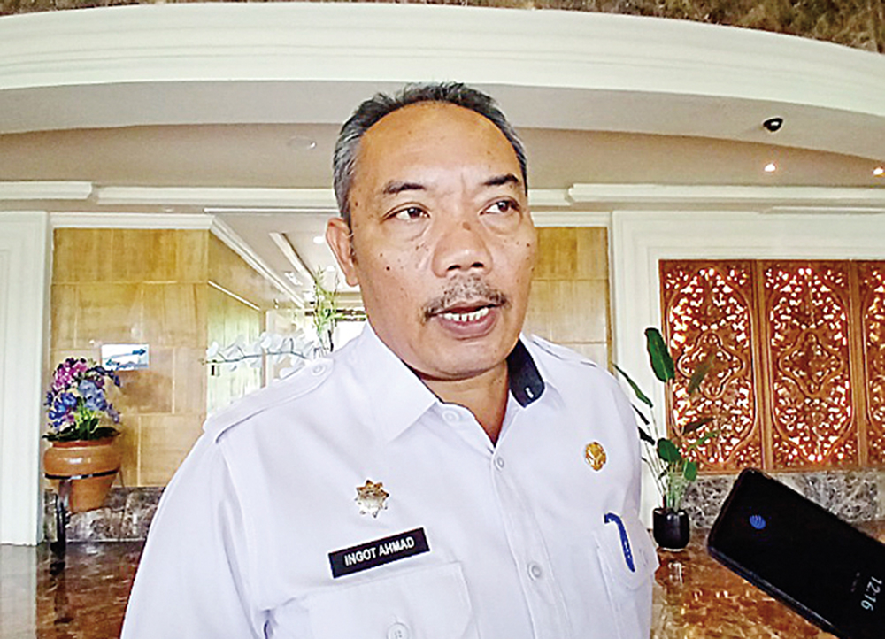 Pemko Pekanbaru saat ini tengah mewacanakan taman kota depan Purna MTQ di simpang Jalan Jenderal Sudirman - Jalan Arifin Achmad akan dibuat simpang sebidang.