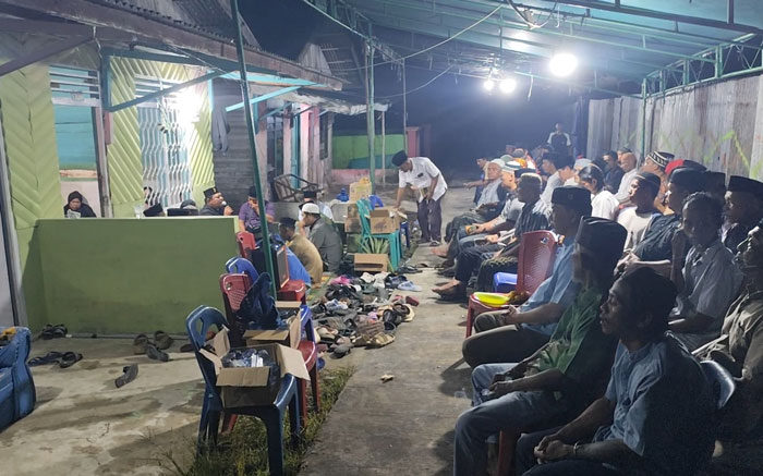 Rumah duka Gunawan Sentosa, korban penganiayaan yang diduga dilakukan oknum marinir, dipenuhi pelayat pada Jumat (22/8/2025) malam lalu.