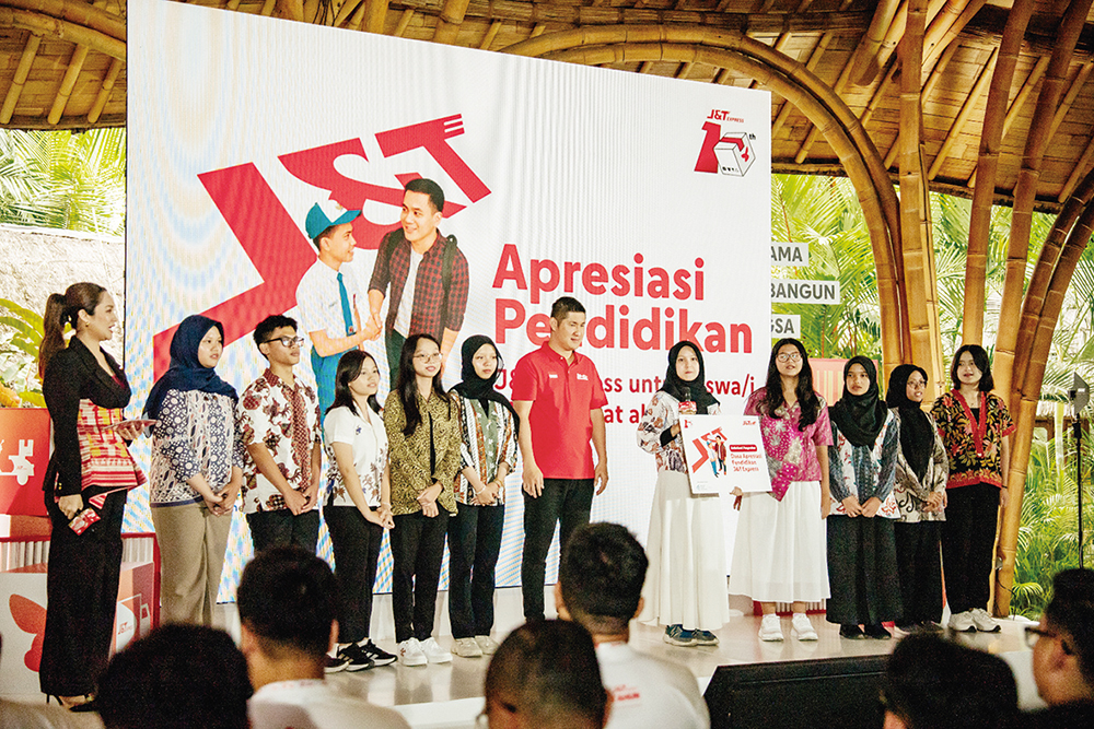 J&T Express merayakan satu dekade (10 tahun) perjalanannya sebagai perusahaan logistik berskala global dengan memberikan apresiasi pendidikan, Rabu (27/8/2025).