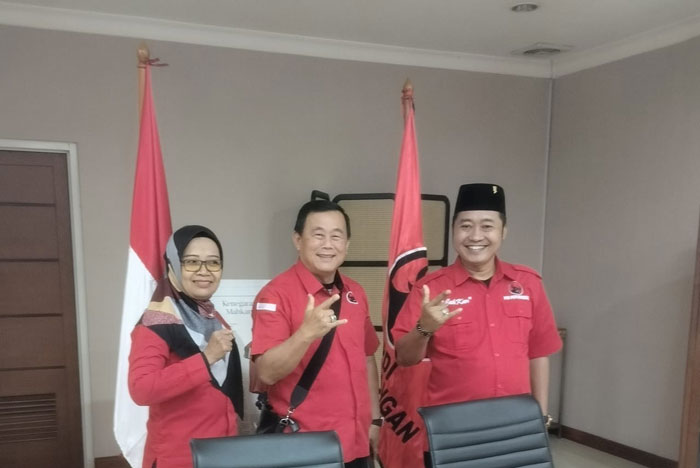 Sekretaris DPC PDI Perjuangan Kuansing Enni Lesmaneti, H Halim dan Bendahara DPC PDI Perjuangan Kuansing, Karyono SH MH, Jumat (29/8/2025) di Kantor DPP PDI Perjuangan.