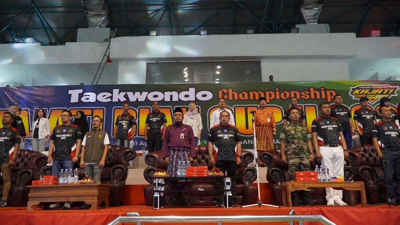 Plt Kajati Riau Dedie Tri Hariyadi membuka langsung Kajati Cup II 2025.