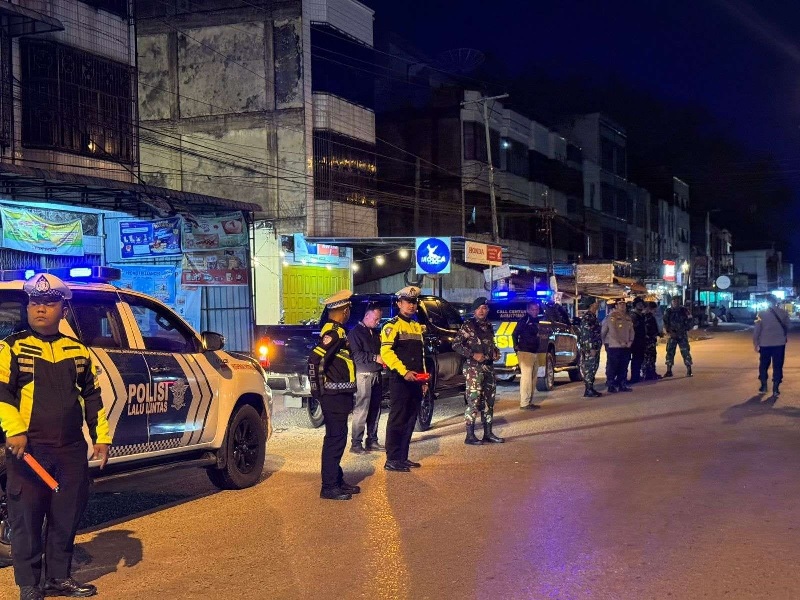 Tim Gabungan Polres , TNI, dan Satpol PP Bengkalis melakukan patroli besar untuk menjaga kamtibmas di Kota Bengkalis, Senin (1/9/2025) malam.