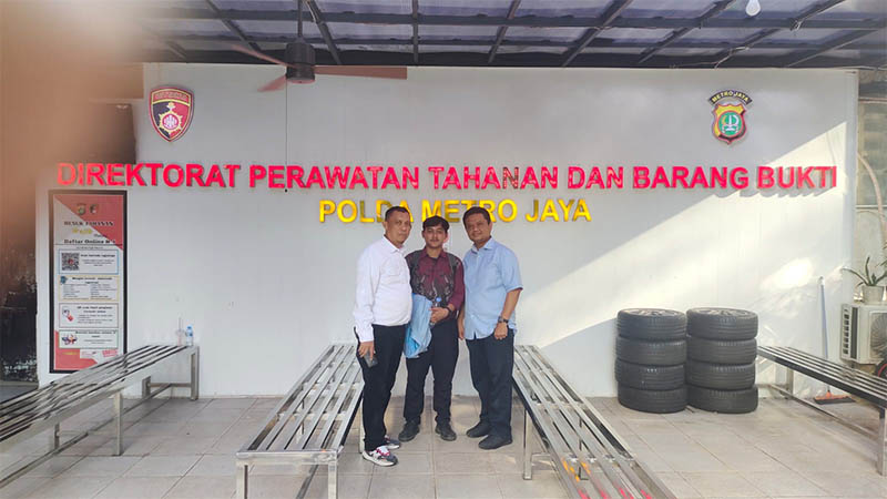 Perwakilan Pimpinan Universitas Riau bersama dengan BEM menemui Khariq Anhar, di Polda Metro Jaya pada Selasa (2/9/2025) kemarin.