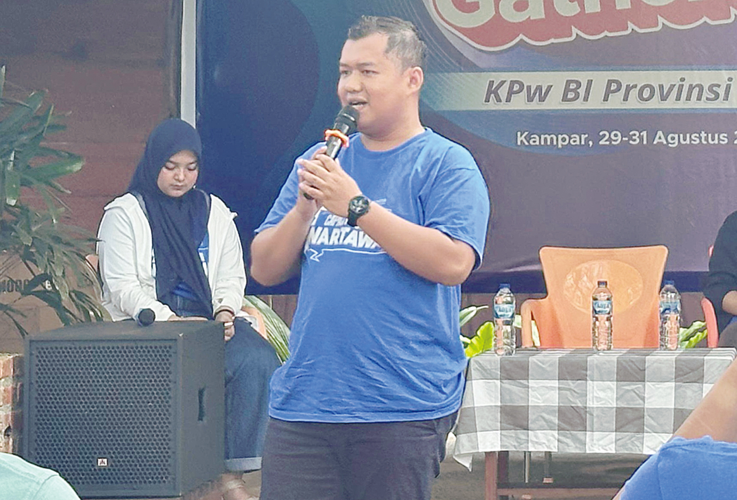 Plt Pengawas Yunior BI Riau Fahmi Irsyad saat memberikan sosialisasi terkait QRIS Tap kepada awak media di Riau, belum lama ini.